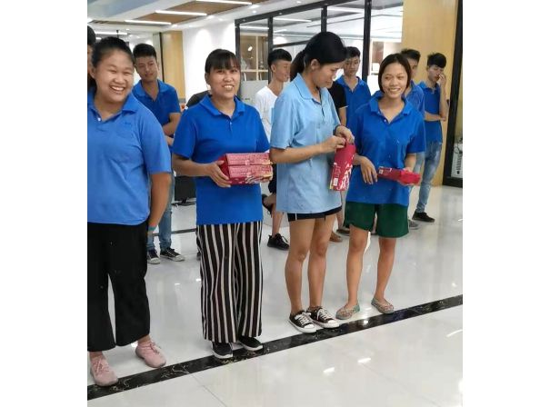 花好月圆中秋夜,美景当敬照明人